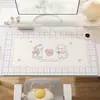 Mouse pad aquecido com tema de desenho animado, perfeito para o inverno, projetado para mulheres que trabalham em escritório, mantém as mãos aquecidas enquanto trabalham na mesa do computador, e é um tapete de mesa aquecido de tamanho grande para o escritório