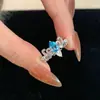 Anillo de Corona Medieval Azul Lágrima Mismo Estilo que Little Red Book Lujo Accesible Retro Palacio Diseño Versátil Anillo Dedo Índice