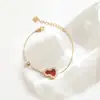 Moda Europea y Americana Estilo Lujo Ligero Pulsera de Acero de Titanio con Incrustaciones de Diamantes y Nácar Blanco para Mujer, Joyería de Moda Versátil de Personalidad de Nicho
