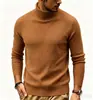 Nueva colección de otoño e invierno para hombre: Estilo europeo y americano, color liso, con rayas verticales, suéter de punto ajustado, suéter cálido, capa base, ropa para hombre