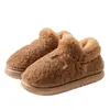 Pantuflas de algodón con plataforma y tacón para mujer, nuevo estilo invierno 2026, cálidas para interior del hogar, forradas de felpa, se pueden usar en exteriores, zapatos de algodón antideslizantes para mujer