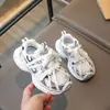 Outono de 2026 Novos Sapatos Infantis Marca da Moda Crianças Maiores Sapatos de Pai Dança de Rua Sapatos de Corrida para Todas as Estações Tira de Aranha Sapatos Esportivos