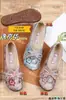 Venta al por mayor transfronteriza Old Beijing cómodos transpirables suela blanda antideslizantes sin cordones para mediana edad y ancianos casuales estilo étnico bordados zapatos de un solo color