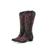 2023 novo feminino bico fino costura bordada europeu e americano feminino botas de couro manga botas de moda botas de salto médio 40-43 comércio exterior