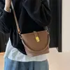 Bolso de Mano Bolso Cruzado al Hombro 2025 Nuevo de Moda Atractivo Versátil Retro Texturizado Portátil Bolso Cubo Bolso de Axila para Mujer