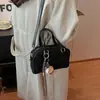 Elegante bolso pequeño cuadrado de mano para mujer, nuevo bolso Boston tipo almohada vintage otoño 2026, bolso de hombro y bandolera