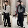 Traje de Raya para Niña, Moda Otoño 2026 Estilo Nuevo, Ropa Infantil Estilo Coreano para Niñas Mayores, Pantalones Casuales para Niños, Ropa Deportiva de Otoño