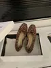 Sapatos femininos estilo francês com fundo plano, laço e estampa de leopardo, 2026 primavera/outono, sapatilhas vermelhas para combinar com saias