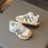Zapatos deportivos para niños, nuevo modelo otoño 2026, zapatos casuales de piel para niñas, zapatos para niños, zapatillas de correr ligeras de suela blanda