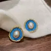 Brincos de Pérola Azul Turquesa com Borda de Metal de Alto Padrão Estilo Hong Kong para Mulheres, Design de Nicho da Moda de Luxo Leve, Brincos Geométricos