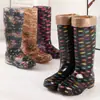 Botas de Chuva femininas de cano alto sapatos d'água botas de chuva femininas sola de borracha longa e flexível botas de borracha primavera e outono botas curtas d'água sapatos de borracha antiderrapantes impermeáveis