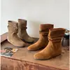 Nuevas botas cortas de moda de verano para mujer con aumento interno de altura y diseño plisado, Botas Martin versátiles adelgazantes de estilo retro Maillard