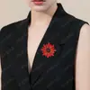 Broche para Mujer de Primera Calidad Más Vendido Fuente Joyería Popular Accesorios para Ropa Corsage Versátil Pin con Textura de Gas Elegante Ahora