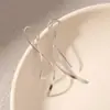 Brincos de Linha Geométrica Irregular em Prata de Lei S925 para Mulheres, Linhas de Orelha de Nicho de Luxo Leve de Alta Qualidade, Brincos Simples e Versáteis Venda por Atacado