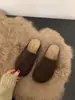 Sandálias chinelo fechadas estilo Birkenstock com sola grossa para mulheres, novos sapatos mule retrô primavera/outono 2026 com solas macias