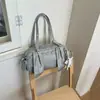 Bolsa Boston Fashion com Rebites para Mulheres 2026 Novo Modelo Bolsa de Mão para o Dia a Dia Bolsa de Ombro com Orelhas de Coelho Fofas