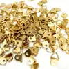 Gancho de Fixação Triangular Dourado de Tamanho Médio para Molduras de Quadros, Gancho para Ponto Cruz com Fio Dourado Grosso