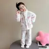 Conjunto de Pijama de Flanela Novo para Meninas Outono/Inverno 2026, Cardigã Quente com Gola Alta, Roupa de Casa em Fleece de Coral para Bebês