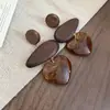 Pendientes Geométricos de Resina Maillard Silver Needle con Diseño Vintage, Pendientes de Botón de Nicho con un Toque de Lujo Ligero y Alta Gama, Pendientes Elegantes para Mujer