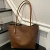 Nova bolsa tote de alta qualidade, estilosa, de grande capacidade, para o dia a dia, bolsa cesta casual, bolsa de ombro moderna com vazados