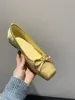 Primeiro Encontro com a Temporada: Sapatilhas Brisa Suave da Noite 2026 Laço Doce Francês Bico Quadrado Boca Rasa Salto Oculto Sapatos de Festa