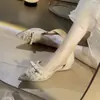 Primer encuentro de la temporada: Zapatos planos de encaje francés hueco para mujer, que aumentan 4 cm de altura, modelo nuevo 2026, punta fina, estilo deslumbrante de socialité