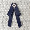Fábrica coreana directa retro accesorios de uniforme para hombre y mujer flor de cuello corsage lazo lazo de perla broche de tela