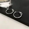 Pendientes de Aro Trendy Estilo Hong Kong Ins Minimalistas Pendientes de Círculo Anudados Diseño de Nicho Pendientes Versátiles para Mujer