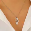 Moda Transfronteiriça Novo Pingente de Personagem Folha de Bordo Estéreo 3D Design Criativo Personalizado Corrente para Clavícula Não Desbota Atacado