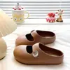 Sapatilhas Mary Jane Macias Bico Redondo Slip-on com Biqueira de EVA para Mulheres Sapatos de Furo Atmosféricos Versáteis Exquisitos