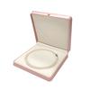 Gran cantidad de cajas de joyería con collar de perlas de PU con cintura de corona en stock, caja de perlas color champán, caja de cadena de perlas de 45 CM