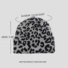 Gorro de lana de moda europeo y americano con estampado de leopardo jacquard, sombrero engrosado con protección para las orejas, sombrero de punto cálido de invierno para mujer para exteriores sin ala