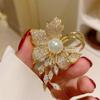 Broche de perlas de alta calidad para mujer, elegante broche para traje, abrigo, alfiler fijo para ropa, hebilla antiluz, joyería.
