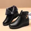 Zapatos de algodón de invierno para madre, forrados de felpa, de suela plana, antideslizantes, cálidos, botines para mujeres mayores, zapatos de piel para mujeres de mediana edad, zapatos de invierno para mujeres de mediana edad