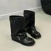 Botas de motociclista plisadas hasta la mitad de la pantorrilla, estilo retro, con hebilla de cinturón y remaches, botas para mujer, estilo coreano, nueva colección 2026