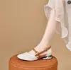 Sandalias Versátiles de Punta Cerrada con Suela Suave y Piel para Mujer, Nuevo Estilo Verano 2026, Tacón Grueso, Adecuadas para Faldas, Suela Plana Calada, Zapatos de Mamá