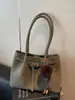 Bolsa de Axila Versátil Vintage para Mulheres 2025 Nova Moda Casual para o Dia a Dia Bolsa Tote Grande Capacidade Bolsa de Ombro