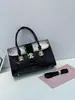 Bolso Tote de Lujo Ligero y de Gama Alta con Patrón de Cocodrilo para Madres de Mediana Edad, Nuevo Bolso Cruzado y de Hombro Versátil y Elegante 2025