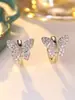 Puños de Oreja de Mariposa Completos de Diamante de Lujo Ligero, Aros de Oreja de Mariposa Huecos Exquisitos Dorados, Pendientes Únicos y Versátiles para Mujer
