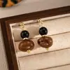 Brincos Âmbar Retrô Franceses para Mulheres, Brincos de Alta Qualidade com Contas e Pino de Prata Imitação, Novos Brincos Estilo Chinoiserie Hong Kong, Brincos