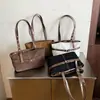 Bolso de axila muy elegante para el día a día, bolso de hombro de gran capacidad de moda nuevo Otoño/Invierno 2026, bolso tote de nicho de moda