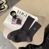 Meias Bordadas Simples Estilo Coreano Sem Costura com Rosto Sorridente para Uso Externo Feminino de Outono e Inverno Meias Esportivas Versáteis Meias de Cano Médio de Veludo Quente