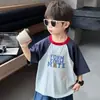 Camiseta de Manga Corta Raglán para Niños Verano 2026 Estilo Nuevo Camiseta Infantil de Bloques de Color de Media Manga Moderna Ropa de Verano para Bebé Camiseta