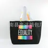 Una gran cantidad de bolsas de lona artísticas personalizadas anunciando bolsas de lona bolsas de lona creativas