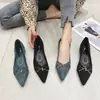 Sapatos de Trabalho Casuais de Couro Macio Preto com Salto Médio 2025 Verão e Outono Novos Versáteis Sapatos de Salto Baixo Grosso Pontudos para Mulheres