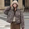 Jaqueta Curta de Penas de Algodão Nova para o Inverno de 2026 para Mulheres, Casaco de Algodão Engrossado para Figuras Baixas, Jaqueta Puffer Leopardada Fashion