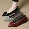 Zapatos planos de punta fina y escote bajo para mujer, nueva colección otoño 2026, hebilla cuadrada, tacón grueso, estilo slip-on, versátiles, cómodos, adecuados para el trabajo y el trayecto diario, zapatos pequeños de piel