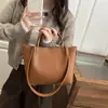 Bolso Bandolera Nuevo de Moda para Mujer, Otoño e Invierno 2025 Moda Nicho Pequeño Bolso de Hombro Bolso Cubo