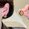 Pendientes cuadrados versátiles de lujo ligeros, diseño de nicho femenino, pendientes de temperamento retro francés de alto sentido, pendientes de moda al por mayor