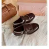 Versión de Piel de Vaca Resistente Piel de Caballo Estilo Británico Retro Tacón Grueso Borla Tallada Barroco Zapatos de Cuero para Mujer Planos de Cuero Genuino